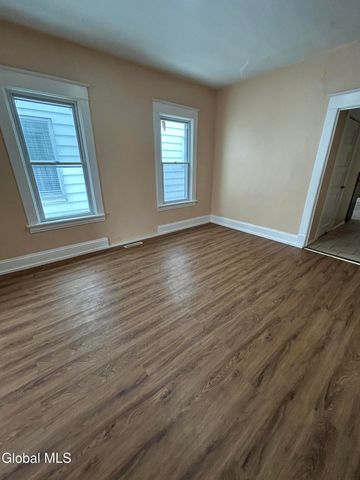 1075 Pleasant Street, Schenectady, NY 12303