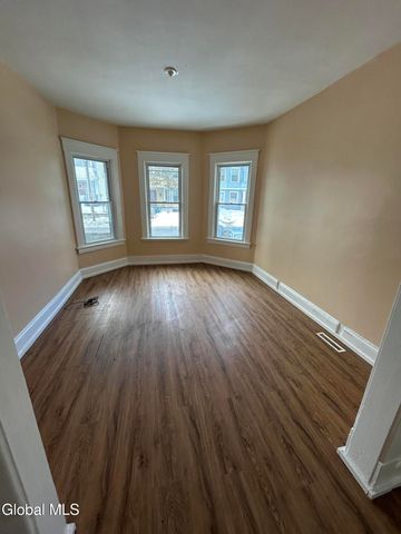 1075 Pleasant Street, Schenectady, NY 12303