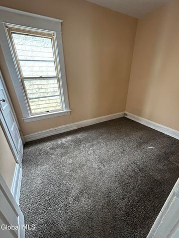 1075 Pleasant Street, Schenectady, NY 12303