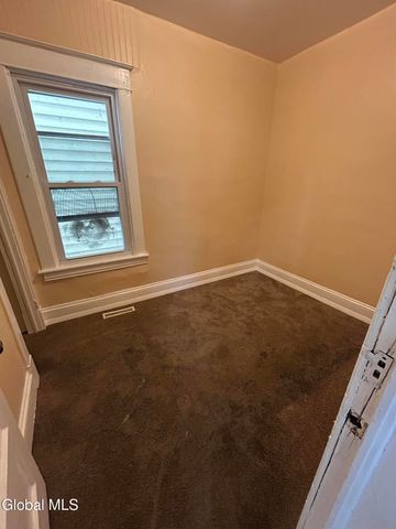 1075 Pleasant Street, Schenectady, NY 12303