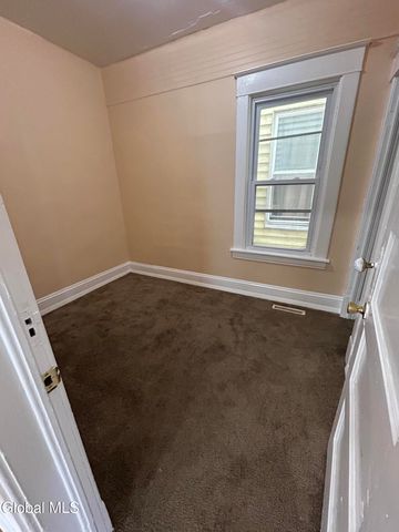 1075 Pleasant Street, Schenectady, NY 12303