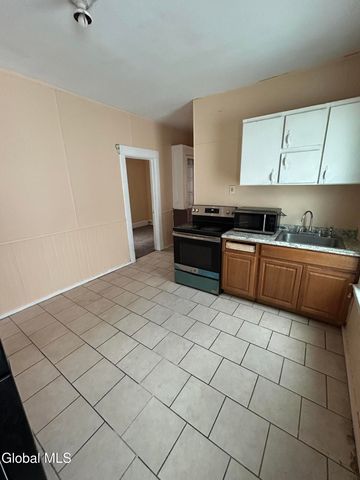 1075 Pleasant Street, Schenectady, NY 12303