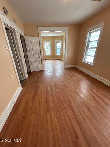 1075 Pleasant Street, Schenectady, NY 12303