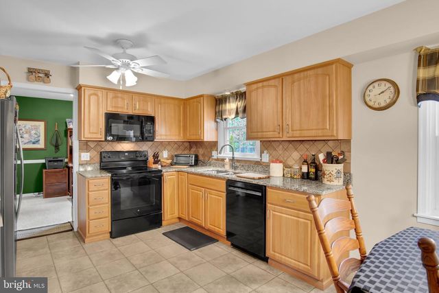 882 HAWTHORN AVENUE, Mechanicsburg, PA 17055