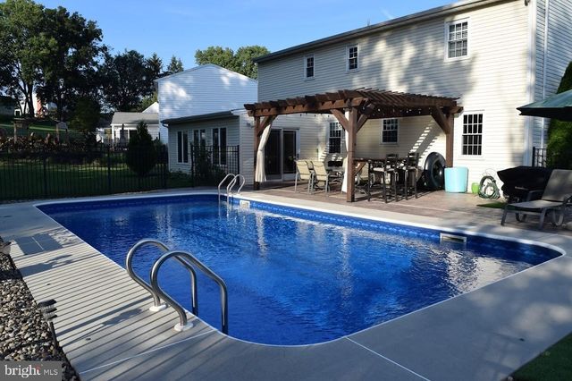 882 HAWTHORN AVENUE, Mechanicsburg, PA 17055