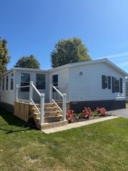 41 Roadside Dr, Hamlin, NY 6390