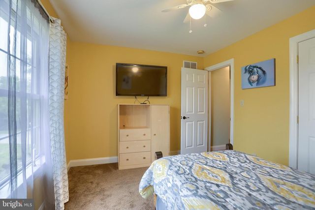 10 DAVID GLENN DR, Carlisle, PA 17015