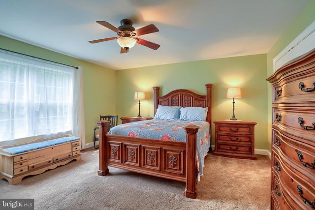 10 DAVID GLENN DR, Carlisle, PA 17015