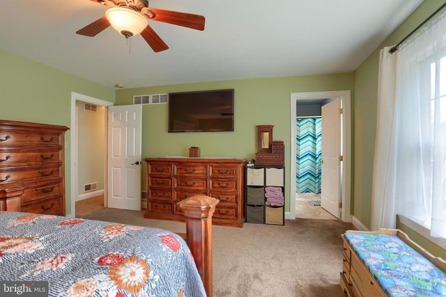 10 DAVID GLENN DR, Carlisle, PA 17015