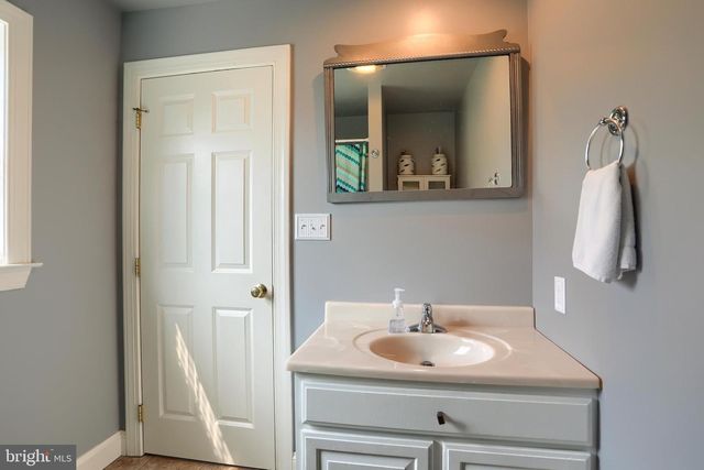 10 DAVID GLENN DR, Carlisle, PA 17015