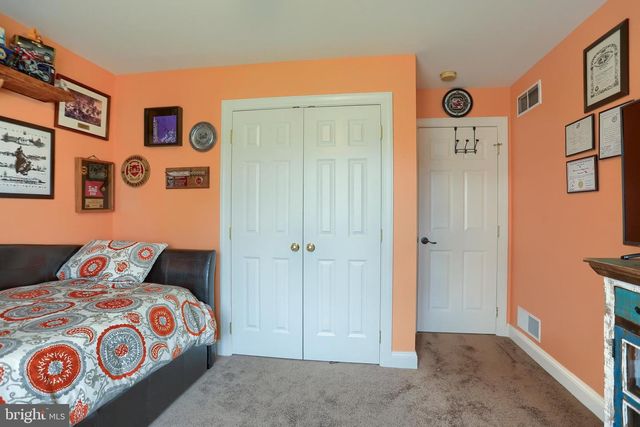 10 DAVID GLENN DR, Carlisle, PA 17015