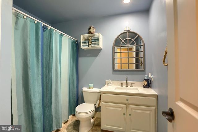 10 DAVID GLENN DR, Carlisle, PA 17015