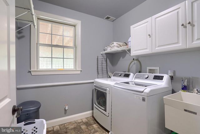 10 DAVID GLENN DR, Carlisle, PA 17015