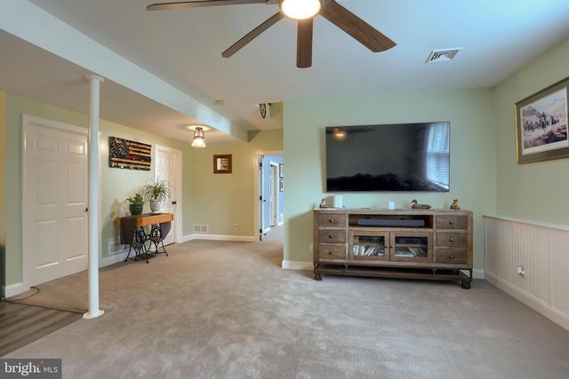 10 DAVID GLENN DR, Carlisle, PA 17015