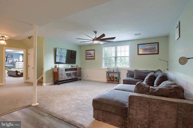 10 DAVID GLENN DR, Carlisle, PA 17015