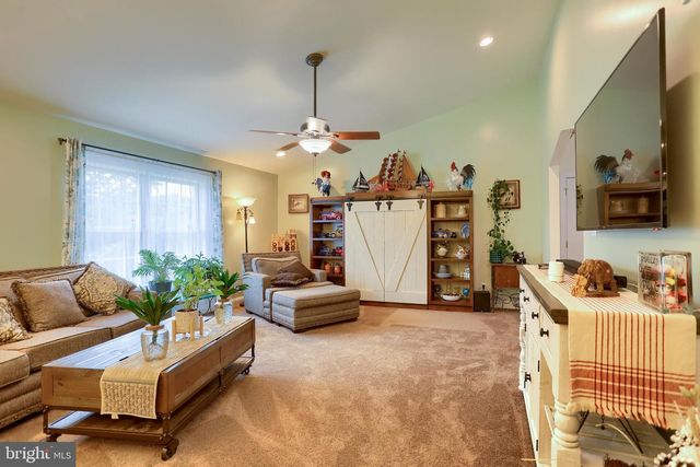 10 DAVID GLENN DR, Carlisle, PA 17015
