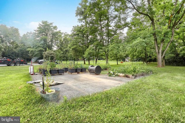 10 DAVID GLENN DR, Carlisle, PA 17015
