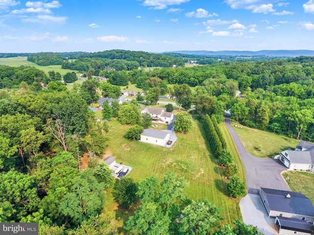 10 DAVID GLENN DR, Carlisle, PA 17015