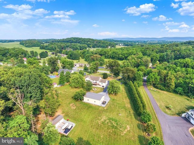 10 DAVID GLENN DR, Carlisle, PA 17015