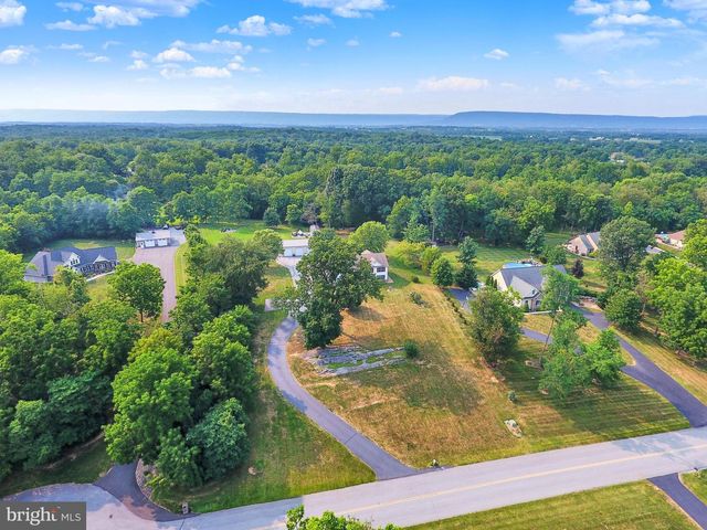 10 DAVID GLENN DR, Carlisle, PA 17015