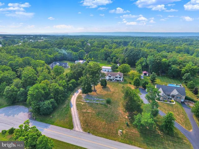 10 DAVID GLENN DR, Carlisle, PA 17015