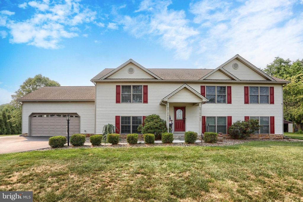 10 DAVID GLENN DR, Carlisle, PA 17015