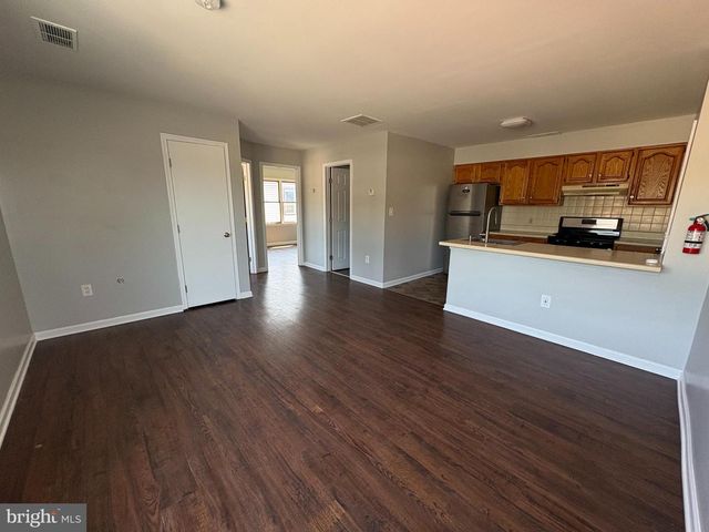 176 N BROADWAY, Pennsville, NJ 08070