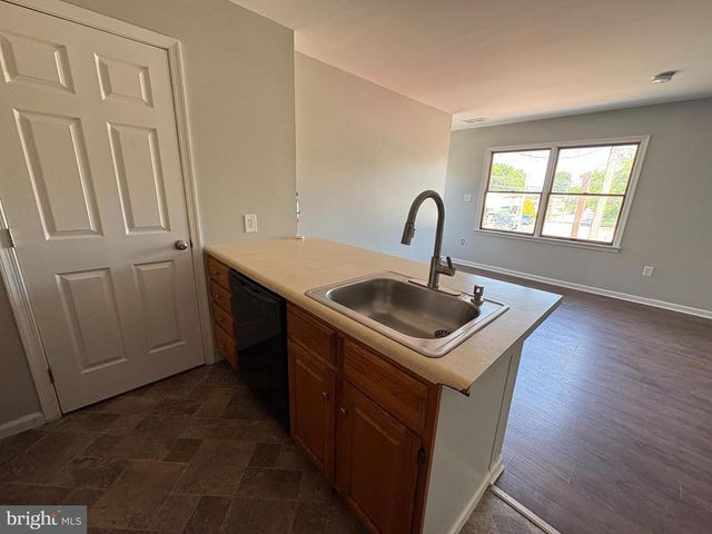 176 N BROADWAY, Pennsville, NJ 08070