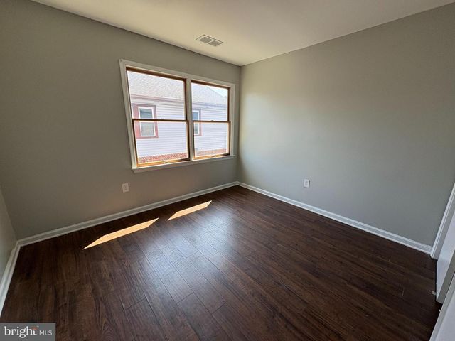 176 N BROADWAY, Pennsville, NJ 08070