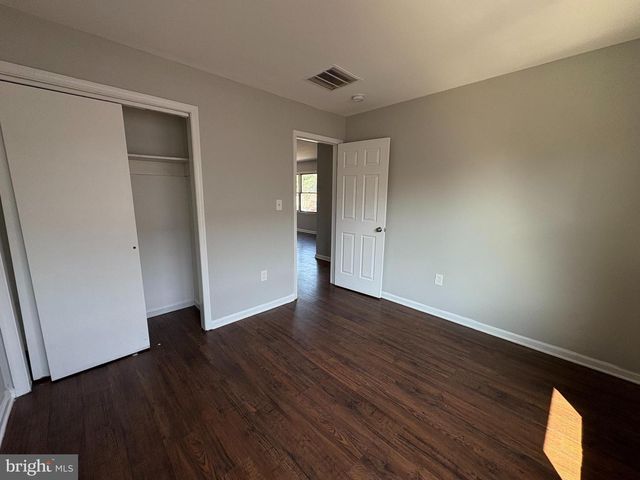 176 N BROADWAY, Pennsville, NJ 08070