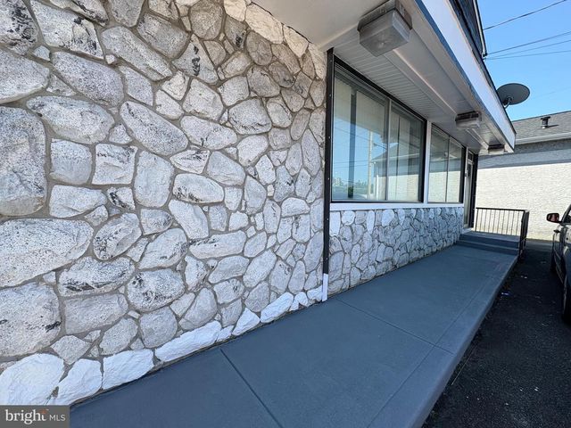 176 N BROADWAY, Pennsville, NJ 08070