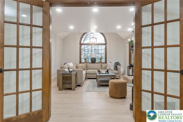 2739 Apple Valley Circle, North Whitehall Twp, PA 18069