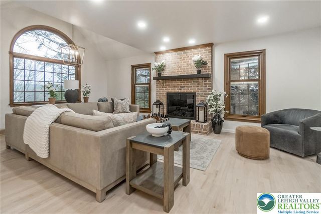 2739 Apple Valley Circle, North Whitehall Twp, PA 18069