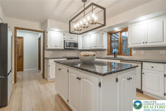 2739 Apple Valley Circle, North Whitehall Twp, PA 18069