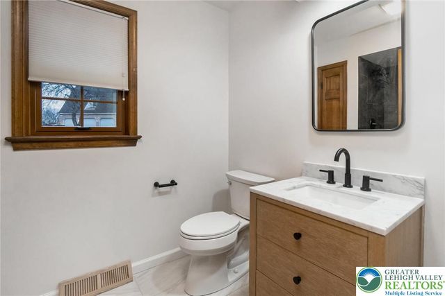 2739 Apple Valley Circle, North Whitehall Twp, PA 18069