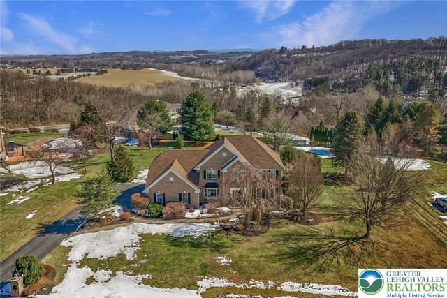 2739 Apple Valley Circle, North Whitehall Twp, PA 18069