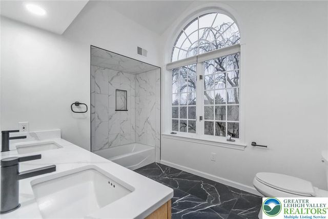 2739 Apple Valley Circle, North Whitehall Twp, PA 18069