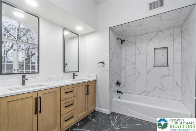 2739 Apple Valley Circle, North Whitehall Twp, PA 18069