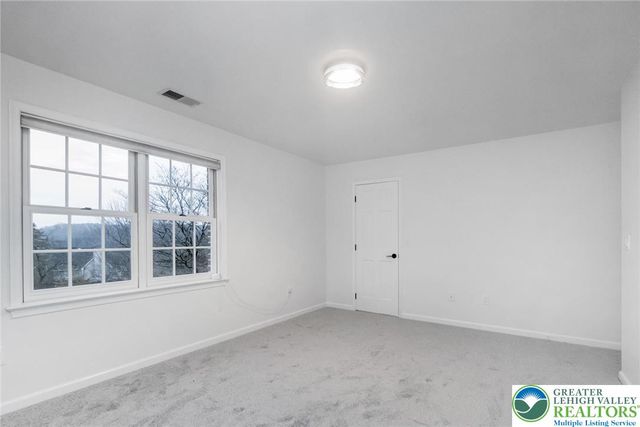 2739 Apple Valley Circle, North Whitehall Twp, PA 18069