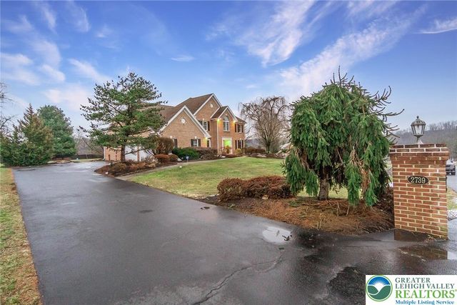 2739 Apple Valley Circle, North Whitehall Twp, PA 18069