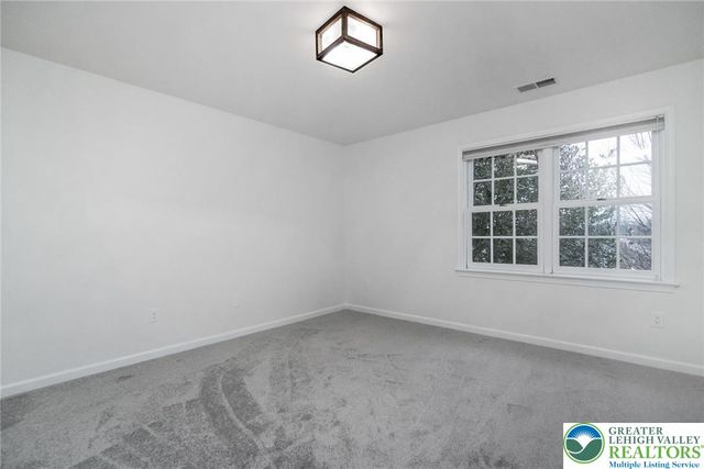 2739 Apple Valley Circle, North Whitehall Twp, PA 18069