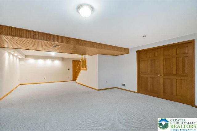 2739 Apple Valley Circle, North Whitehall Twp, PA 18069