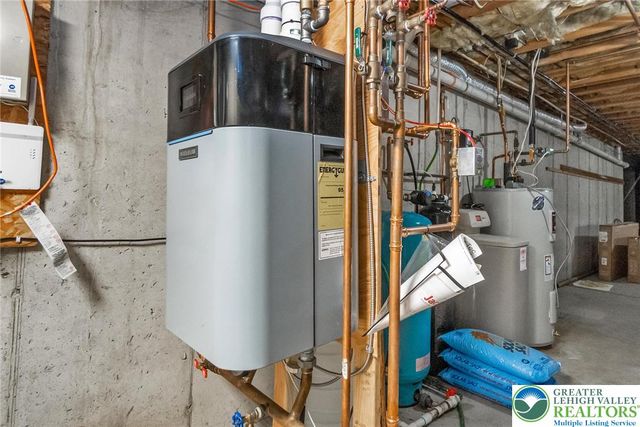 2739 Apple Valley Circle, North Whitehall Twp, PA 18069