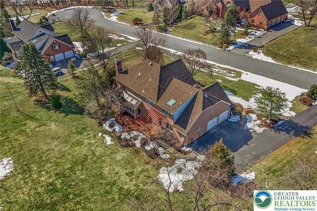 2739 Apple Valley Circle, North Whitehall Twp, PA 18069