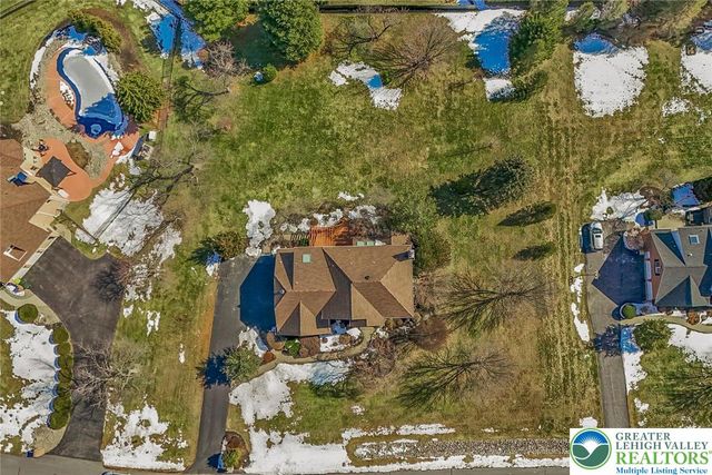 2739 Apple Valley Circle, North Whitehall Twp, PA 18069