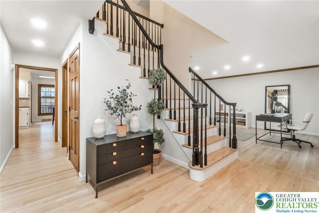 2739 Apple Valley Circle, North Whitehall Twp, PA 18069