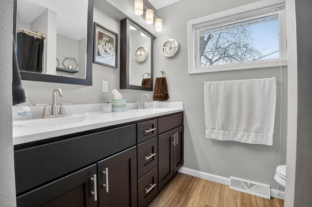 2506 laurel Street, Waterloo, IA 50702