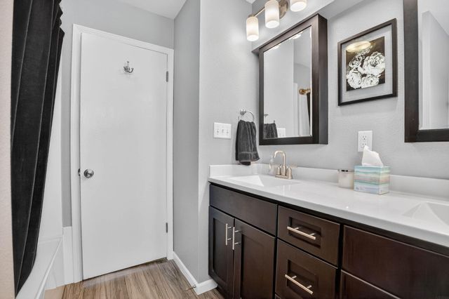 2506 laurel Street, Waterloo, IA 50702