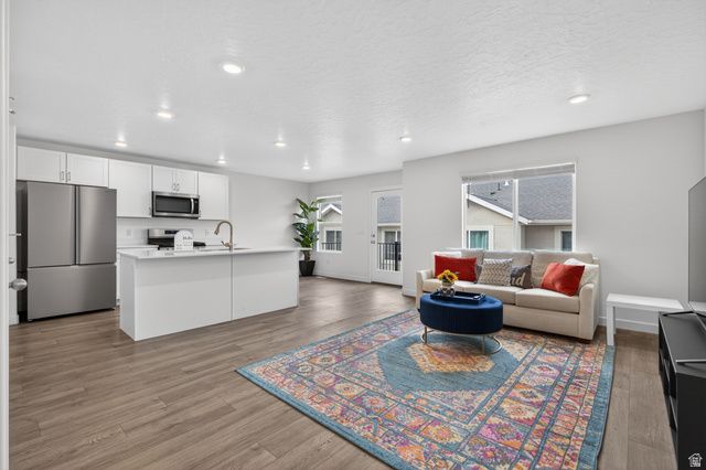 8614 W BOWIE DR, Magna, UT 84044