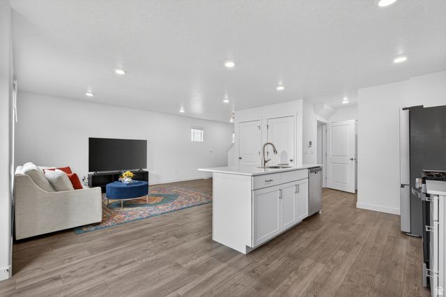 8614 W BOWIE DR, Magna, UT 84044
